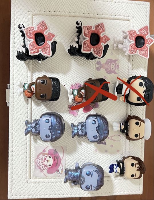 Фигурки очень странные дела