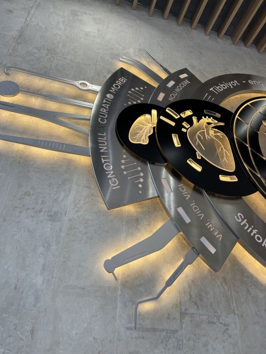 Обьемные буквы из нержавейки, оформление декор с нержавейкой