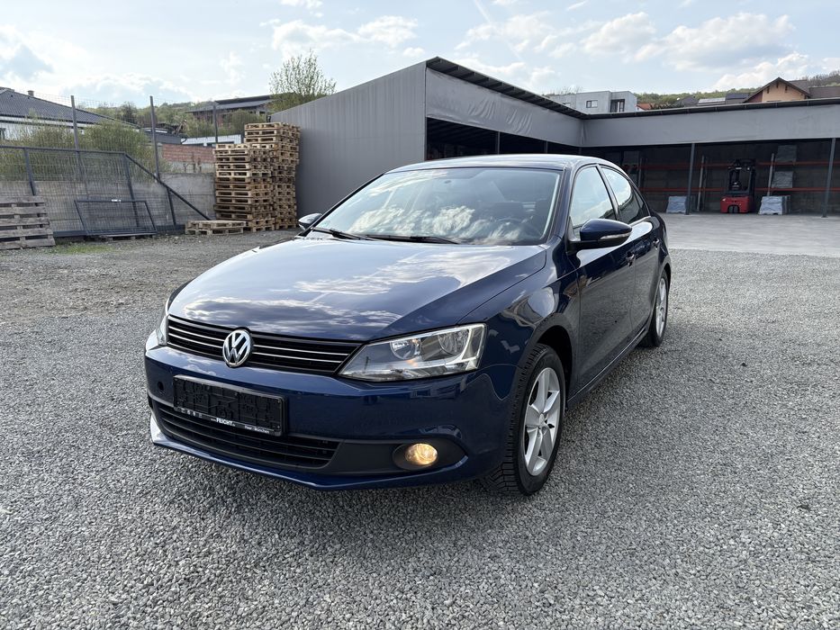 VOLKSWAGEN Jetta