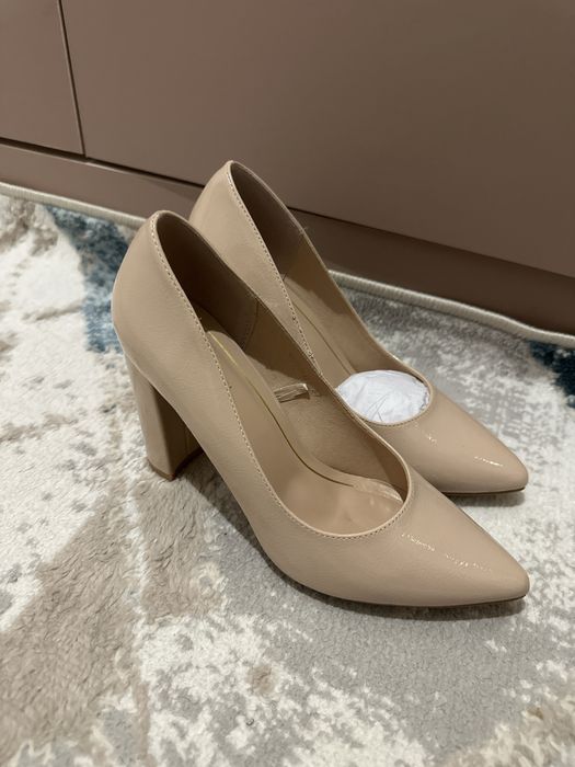 Бежвый туфли молодежный 37,5 размер