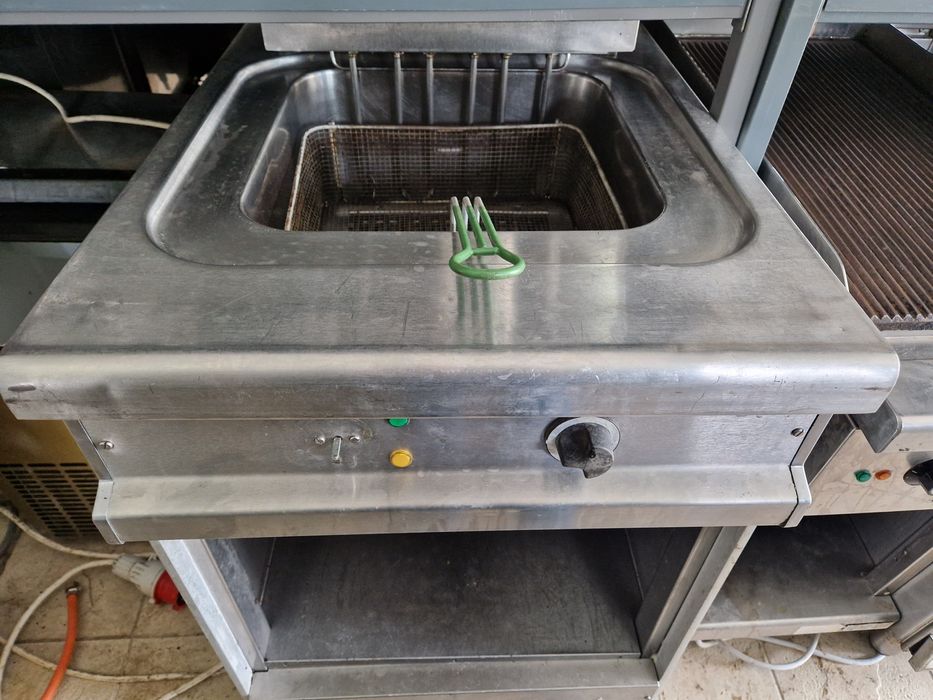 Friteuza dubla de.putere 2 cuve, electrica sau gaz