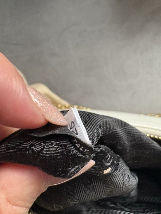 Geanta prada re-edition 2005