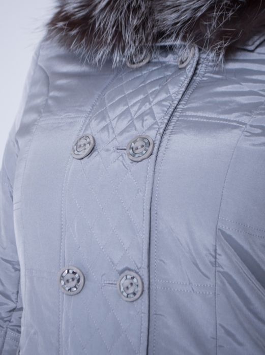 Теплый плащ с песцовым воротом