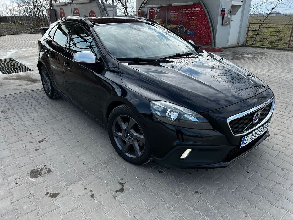 Volvo V40 S-au schimbat discuri, plăcuțe, distribuție și suporți motor și cutie.