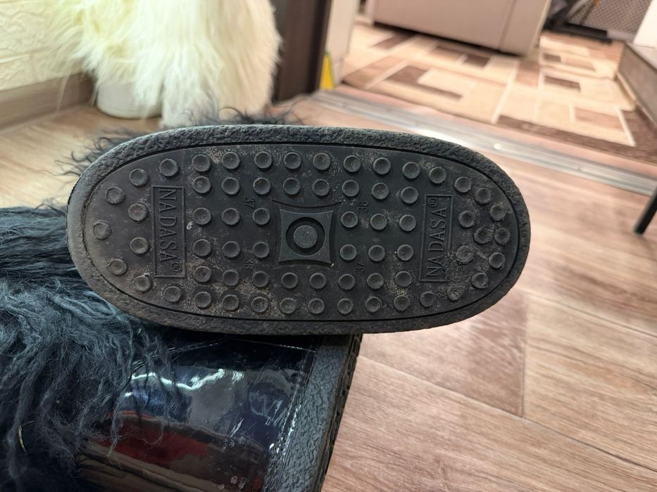 Продам зимние уги черные и белые
