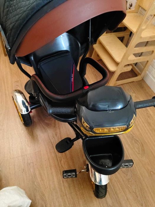 Multifunctional, convertible bike stroller. Lightly used, almost new