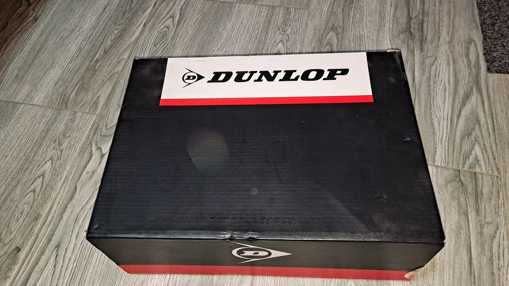 vând bocanci cu bombeu metalic Dunlop