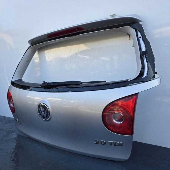Haion complet cu defect colt dreapta Volkswagen Golf 5