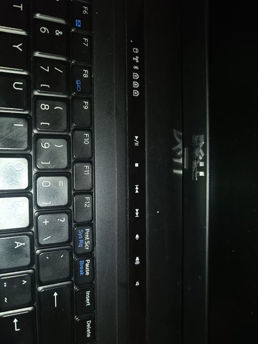 Vând laptop aproape nou