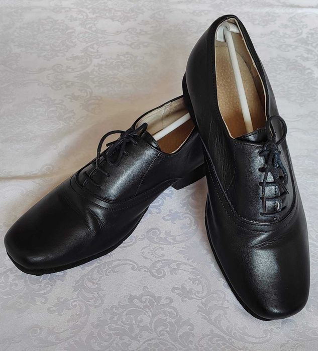 Елегантни кожени обувки