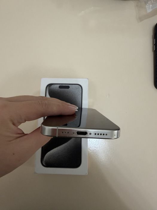Iphone 15 pro White