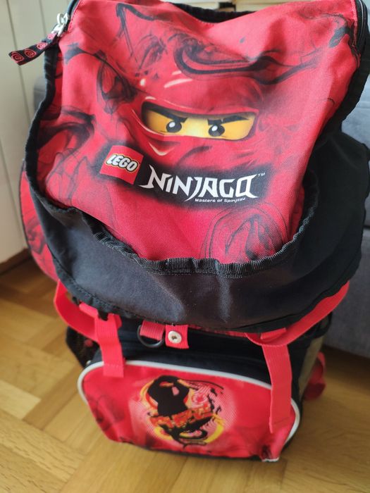 Ученическа раница за момче на Lego Ninjago в червено