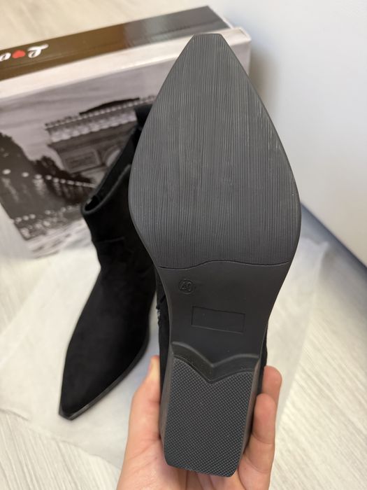 Botine noi cu eticheta