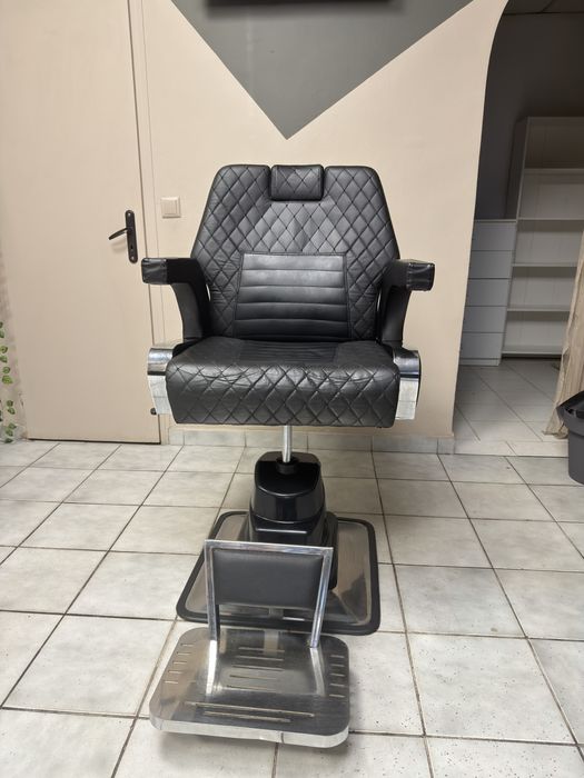 Черен бръснаркси стол