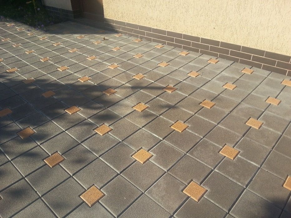 Pavaje si Pavele din beton comprimat-model antiderapant 40x10 cu 20x10