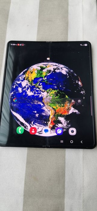 Продавам телефон  Samsung Z Flod  3