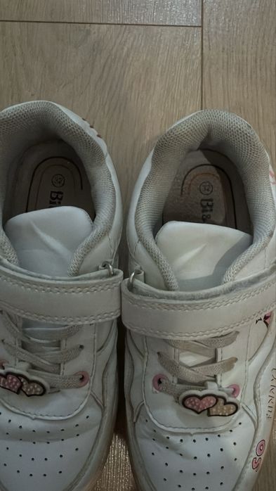 Кроссовки на девочку