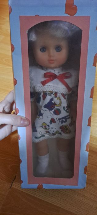Păpușă arădeancă în cutie originală