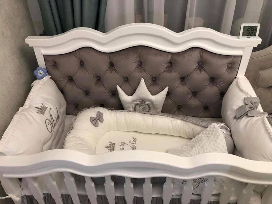 Pătuț bebe elegant alb-gri cu saltea