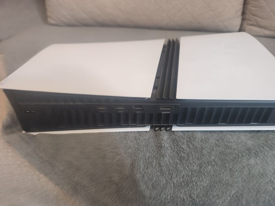 Vând PS 5 PRO 2TB