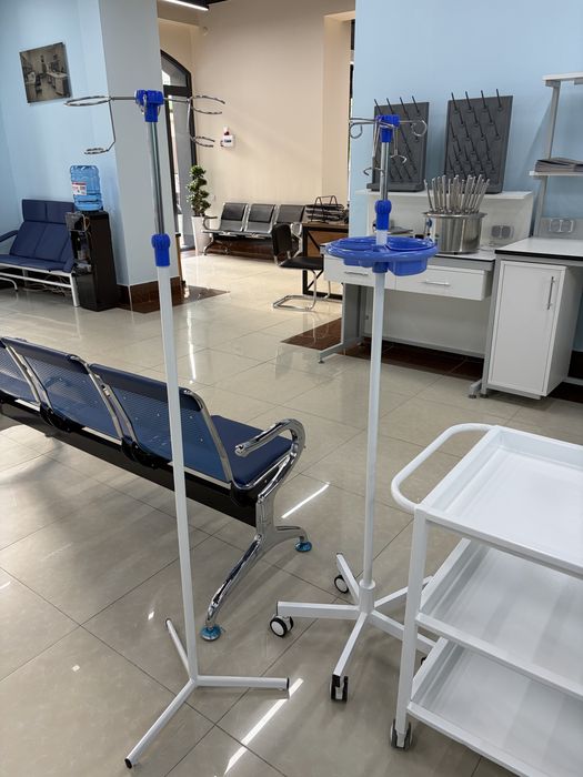 Медицинский штатив для капельницы