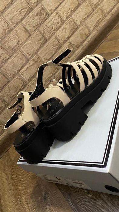 Женские босоножки