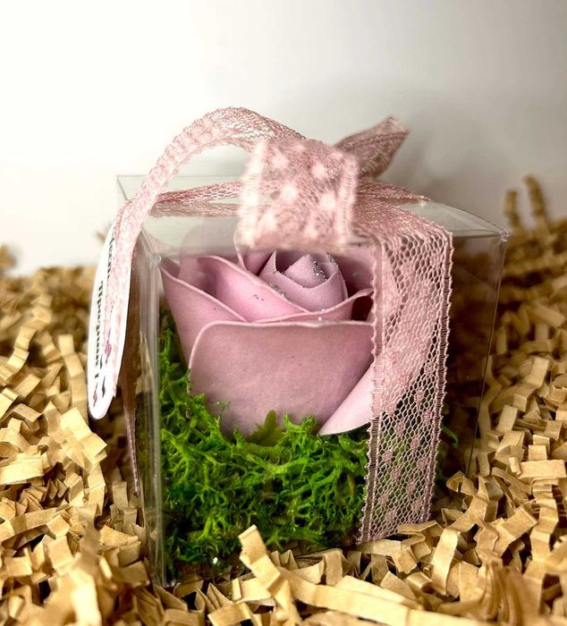 Сапунена роза със скандинавски мъх