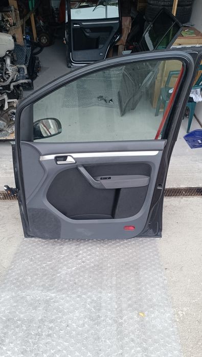 Черни врати за Тоуран 1.9 2.0 и други части ( cherna vrata za touran )