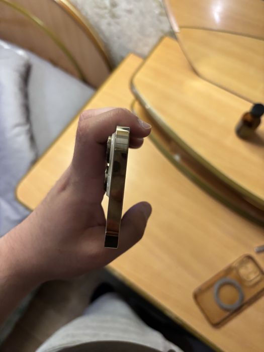 iPhone 14 pro 256 gold