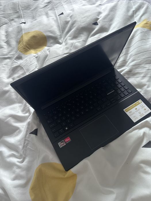 Vând laptop ASUS Vivobook Go 15