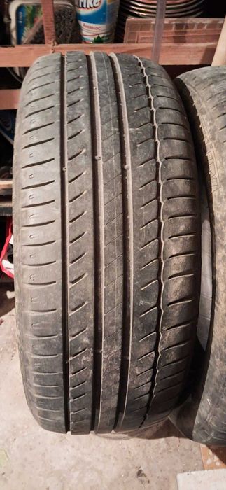 Продавам 2 летни гуми и 4 джанти