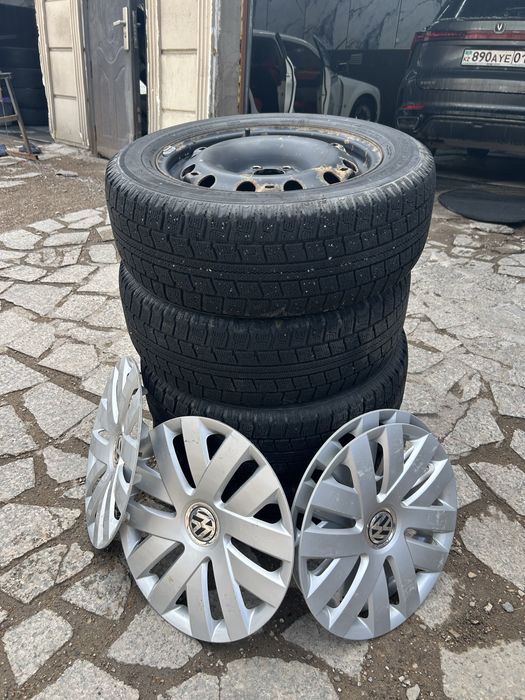 Продам комплект шин с дисками R15