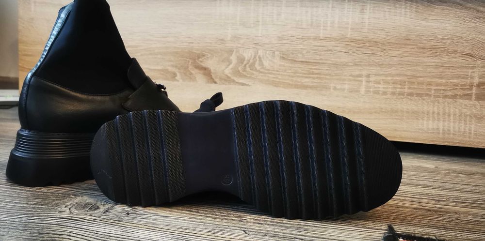 чисто нови обувки Musette