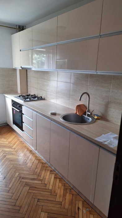 Inchiriez apartament 4 cam Titulescu