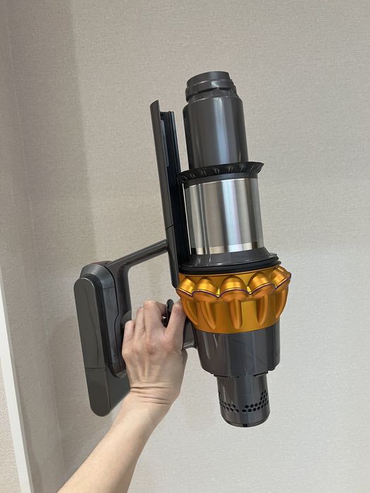 Вертикальный пылесос Dyson V15.