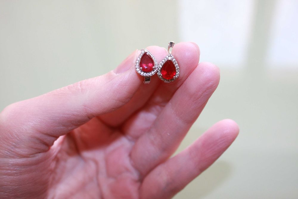 Серебряные серьги с натуральными рубинами
