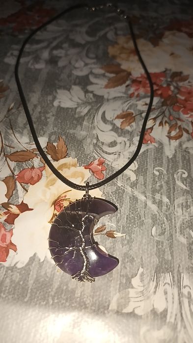 Colier cu pandantiv model semiluna si arborele vietii ametist