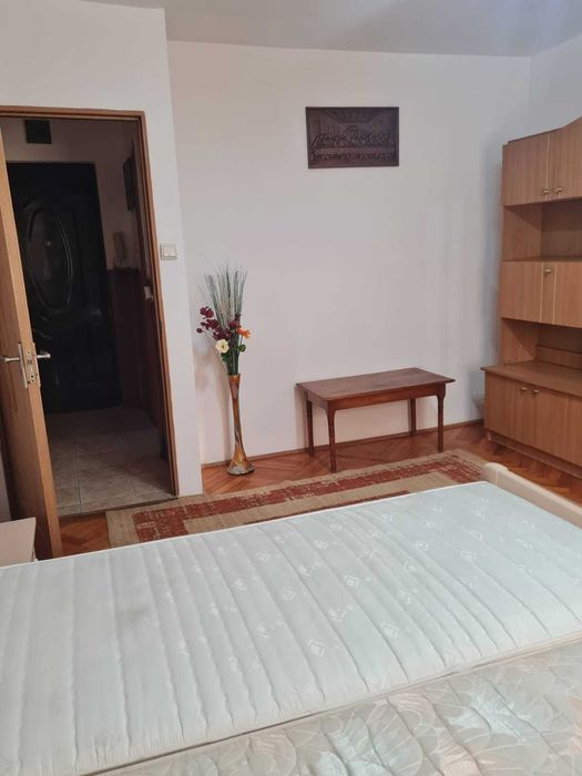 Garsonieră de închiriat (zona FLIPS)