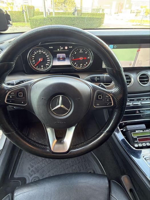 Mercedes-Benz E220