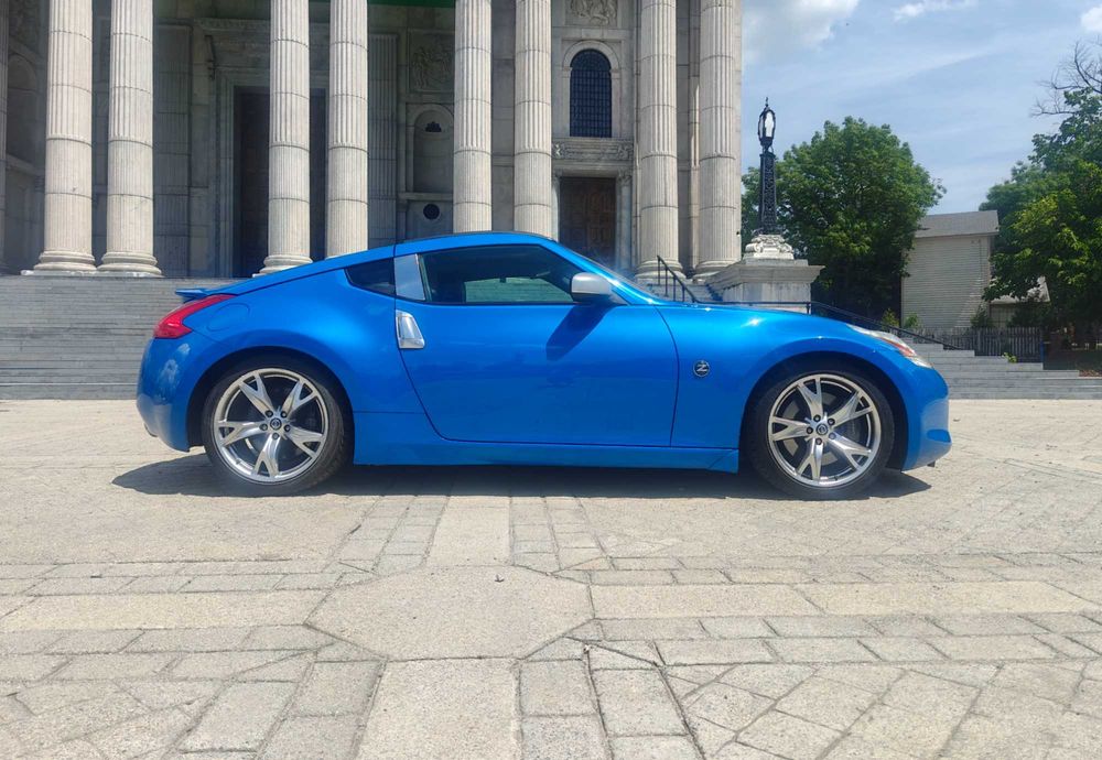 Автомобил Nissan 370z