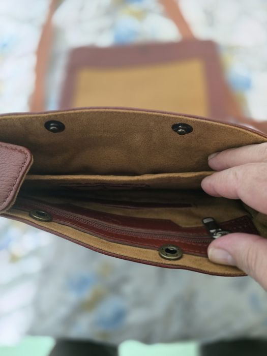Продавам кожена мъжка чанта