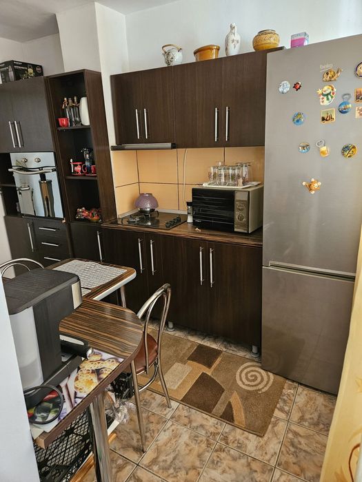 Închiriez ap 4 camere BLV. Dacia