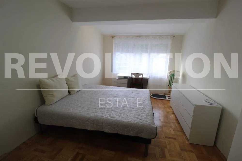 ПРОСТОРЕН ТРИСТАЕН апартамент в района на Центъра!