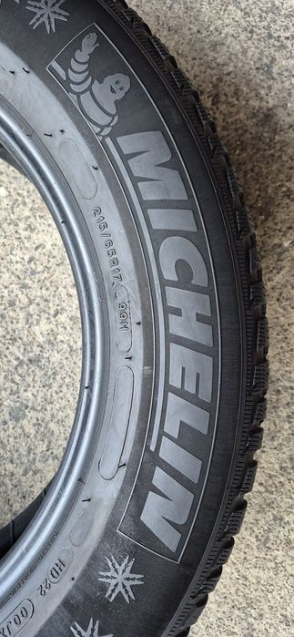 4 anvelope iarna ca si noi Michelin 215/65/17.Pretul este pe bucata.