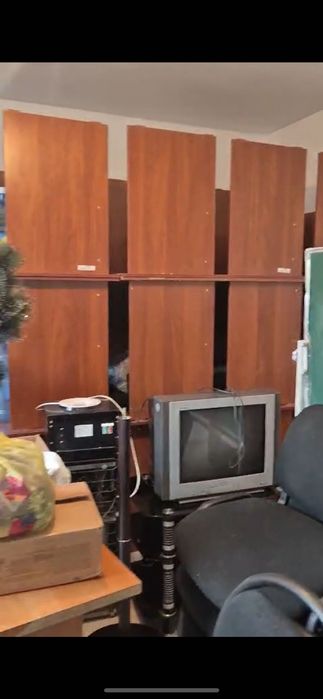 Офисные столы и стулья