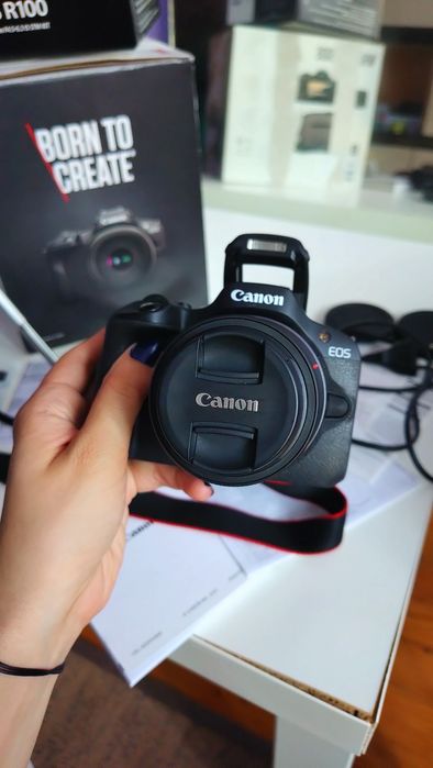 Безогледален фотоапарат Canon EOS R100