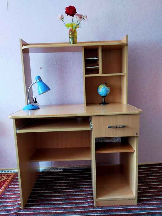 Стол письменный школьный