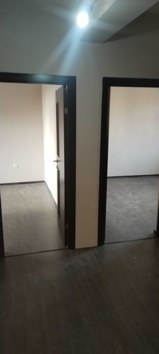 Yangiyol Gulbahor 1 maktab oldida