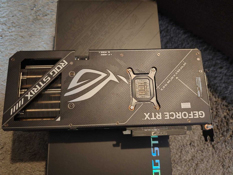 Видео Карта ASUS ROG Strix OC RTX 5070 12GB DLSS , GDDR7
