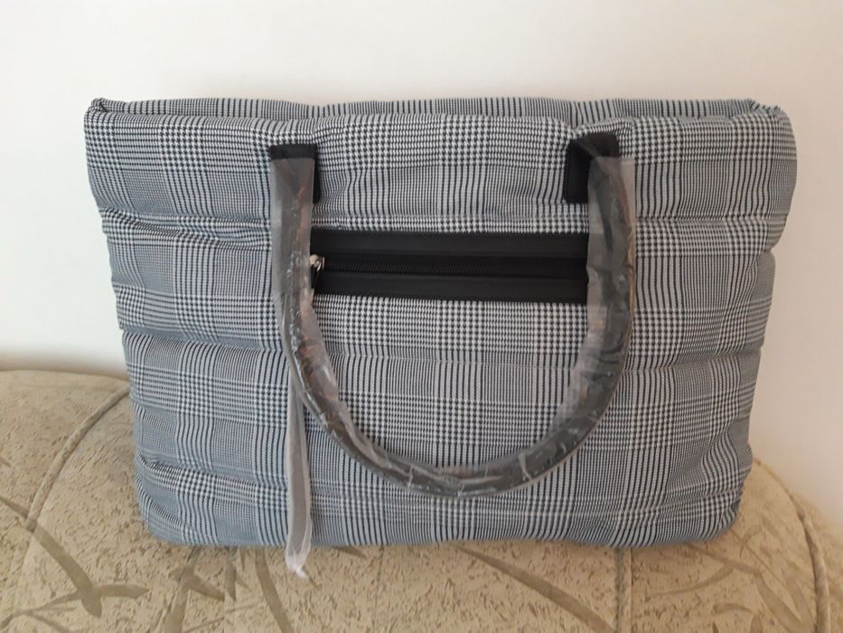 Нова дамска чанта в комплект със шал